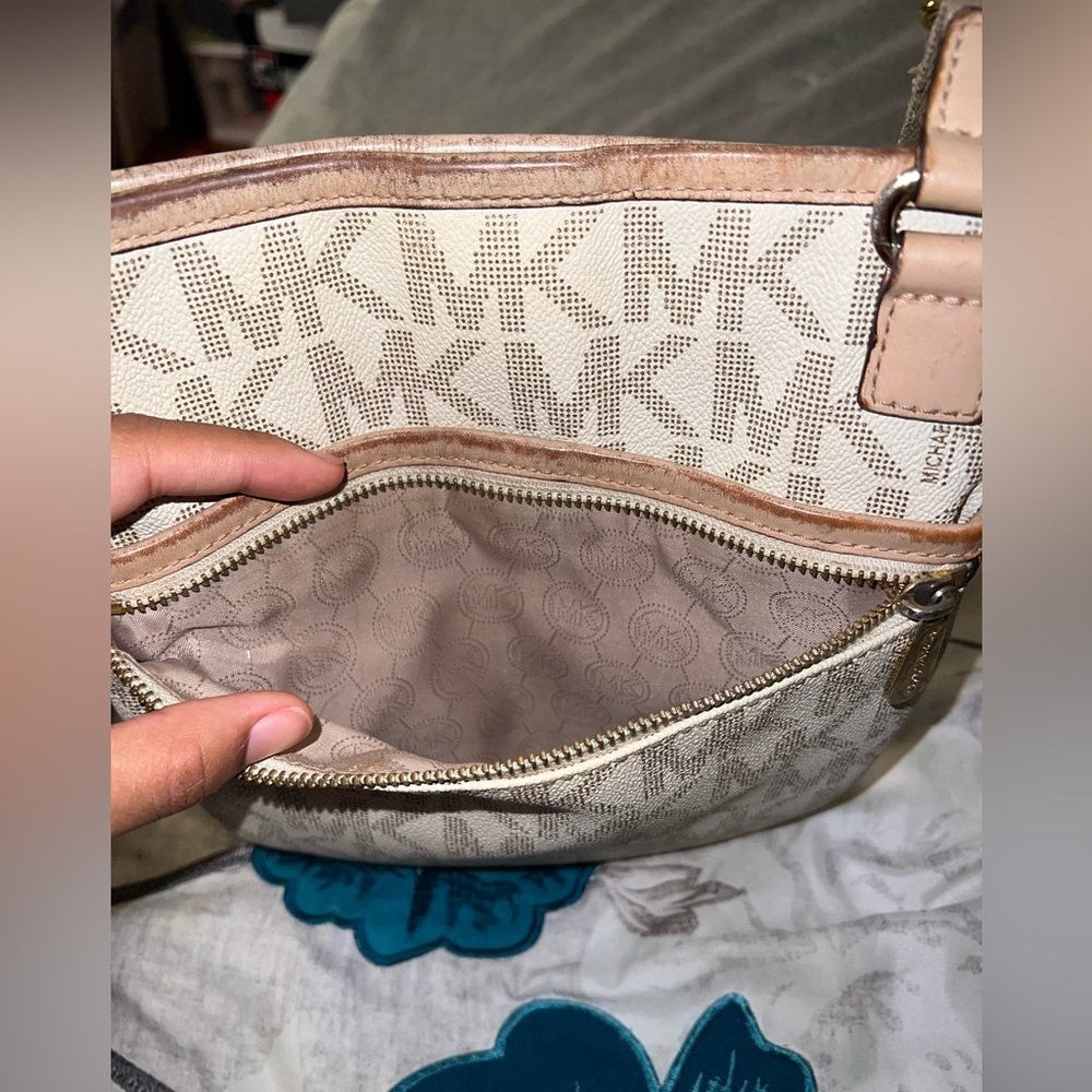 Michael kors cross body purse